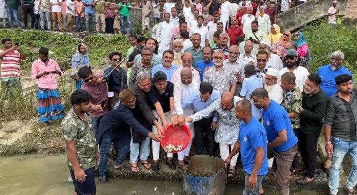 নওগাঁয় বিএনপির প্রতিষ্ঠাবার্ষিকীতে মাছের পোনা অবমুক্ত